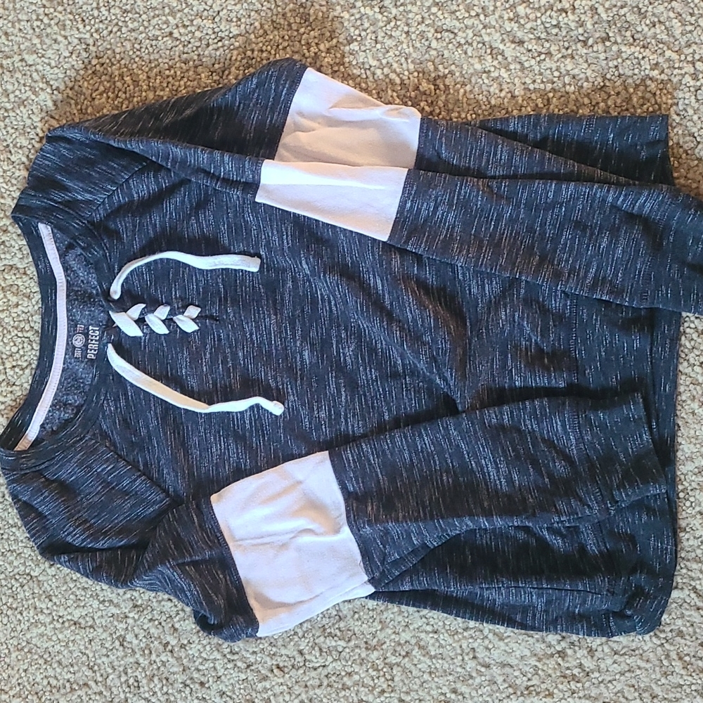 SO perfect crew lightweight sweatshirt